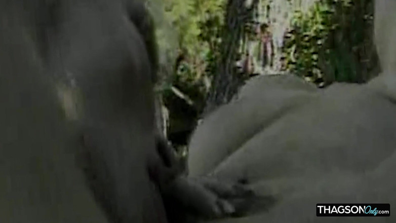 THAGSON 18+: Cewek hot rambut pirang lagi asik fingering memeknya pakai jarinya...