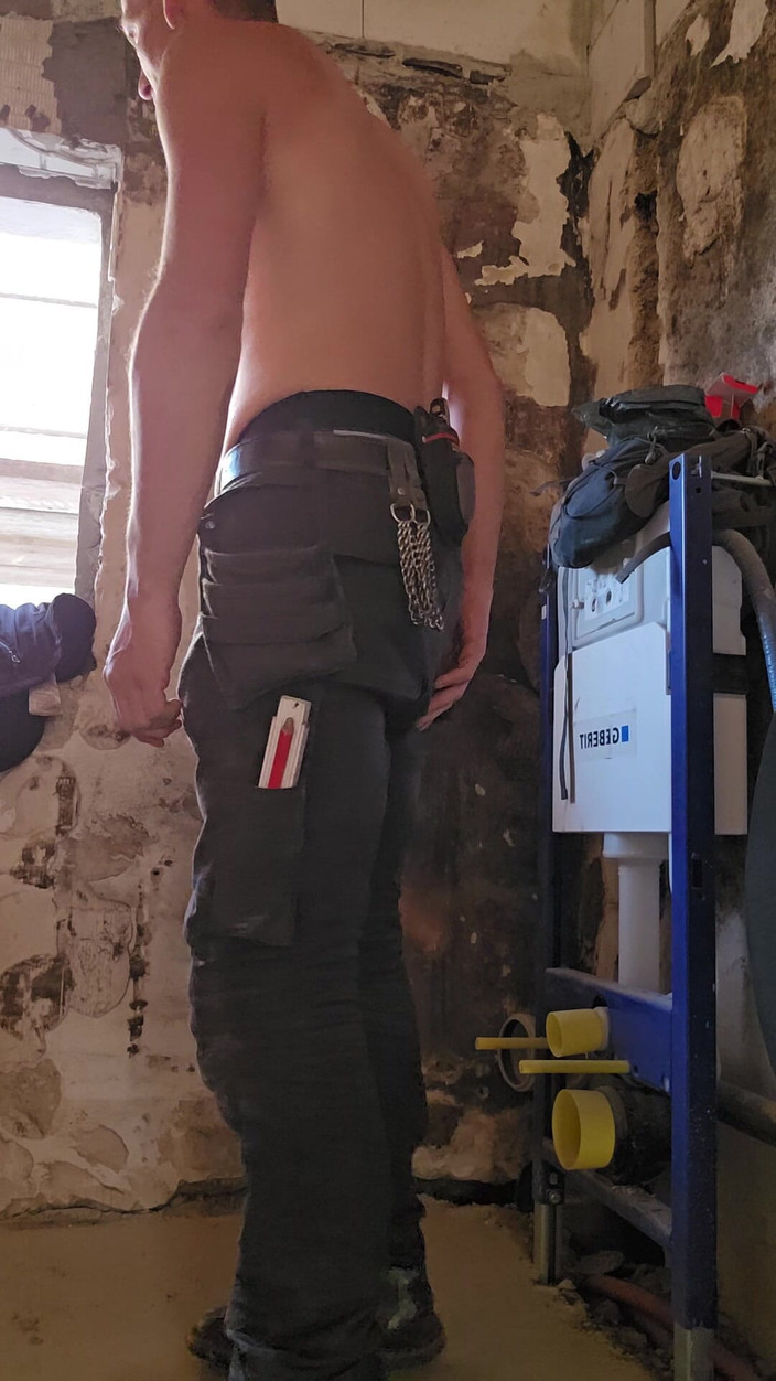 Chris_snoopy_91: Permanentemente bi-uomo lo ottiene con a e si masturba durante...