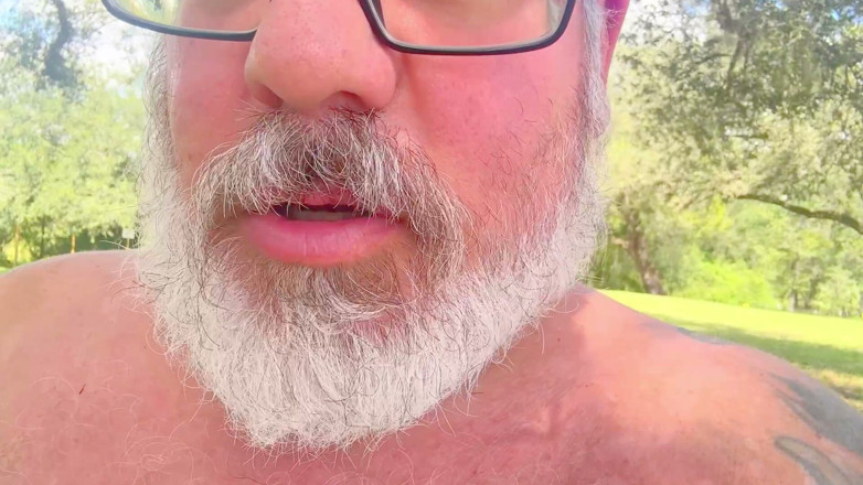 Hand-Free-Daddy-Chub: Pokazuje wielkie kule w puszczy proszę mnie w lesie
