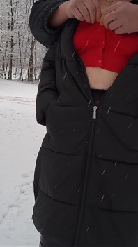 Mergi prin zăpadă