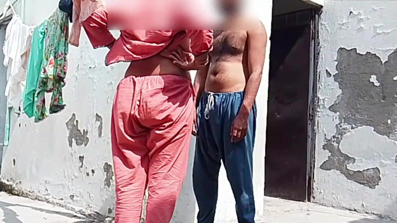 Abida sexy: Bystiga desi indisk bhabhi suger kuk och knullas