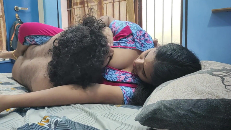 Vaigavarun45: Ibu tiri Malayali berkongkek panas