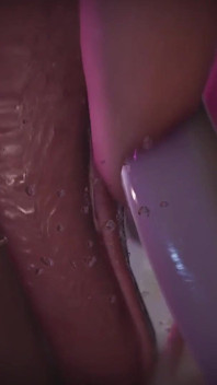 B021 la tettona gigantessa scopa e scoreggia uomo seduto si è shrunk e trapanata nella vagina della donna che ingoia versione completa