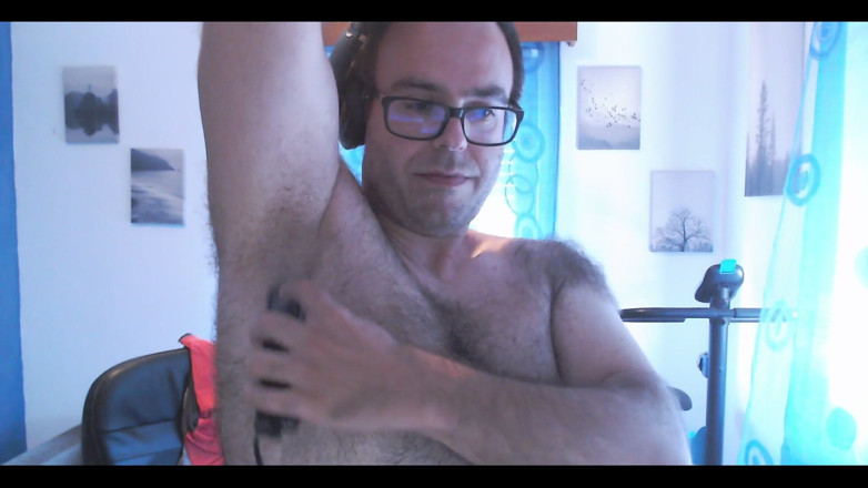 RAvingr4d4: Shaving Armpits and Shoulders
