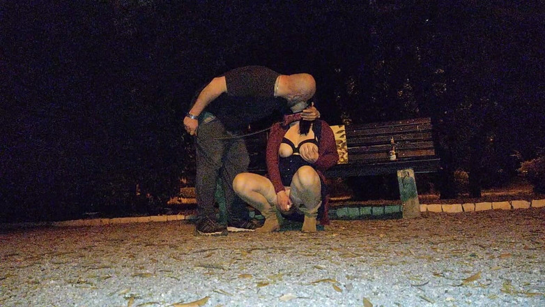 Toilet Mommy: Controlată Și Lesă În Jambiere Și Cizme Înalte