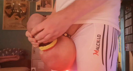 Monster_Meat_: Spettacolo bianco sporgente