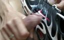 Sneaker gay: Нюхаю ступни господина и жестко трахнули в кроссовках