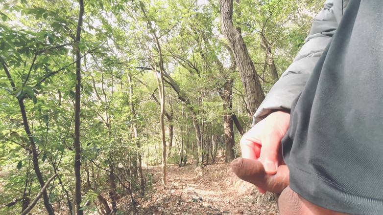 hueikun: Un ragazzo con un piccolo prepuzio fa pipì un enorme...