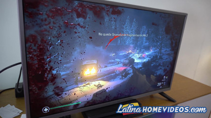 Latina Home Videos: Колумбійська дівчина-геймер роздягається під час гри для мастурбації