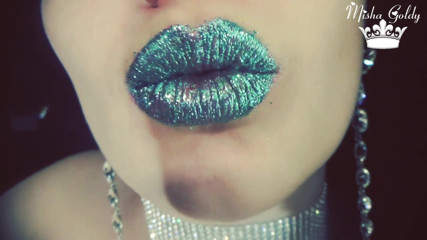 Goddess Misha Goldy: Labbra blu glitterate che annusa e adorazione