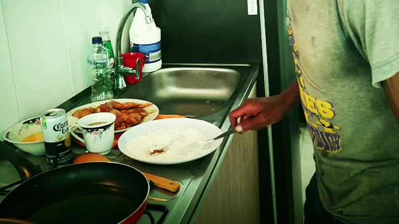 Uncut Lil Midget and Latina Freaky Friends: Pablon3grobar - cocinando con la reina de la garganta