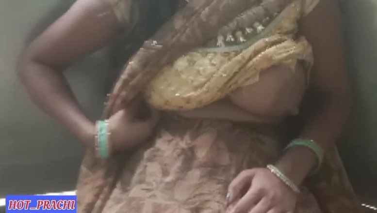 Hot prachi: Bhabhi cantik kampung dengan pepek ketat di luar dalam video...