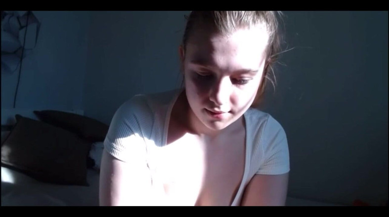 JuiceLussie: Masturbating Virgin Pussy with Toothbrush