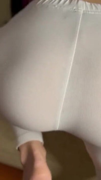 Mengongkek awek kurus dalam bingkap dengan pantat yang hebat