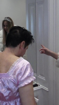 Tall Findom treina sua escrava!