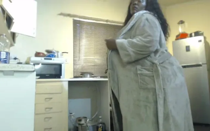 Legendary Booty Overdose: Horny Black SSBBW Masturbating and Stripteasing at the Kitchen