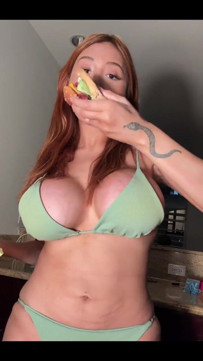 Jayla Cuateco: 예쁜 트랜스 소녀와 패티 버거