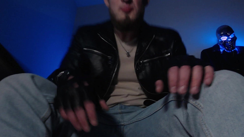 Hunky time: Kožená Alfa Dominuje