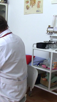 Mature gyno  - kinky gynecologist records his mature chubby female patient on a cam
