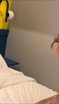 Trio Avec Une Grosse Bite Blanche Alemaohub Détruit Mon Cul Et Mon Cocu Profite De Tout, Les Deux Éjaculation Sur Mon Visage.