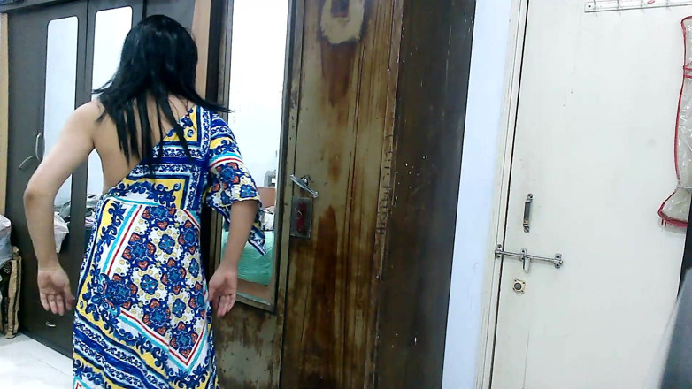 Cute & Nude Crossdresser: Travestit efeminat sexy Femboy Sweet Lollipop într-o acoperire sexy doar pe...