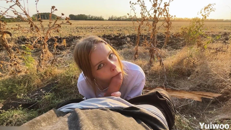 Yuiwoo: Boquete suave no pôr do sol de uma linda ruiva...