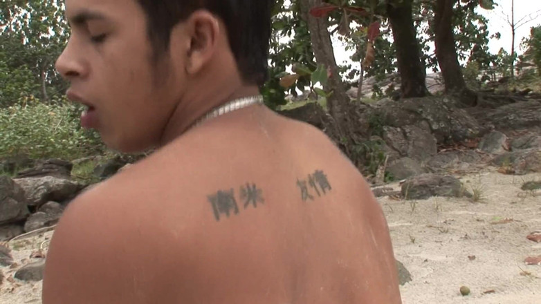 Femdom Austria Boys: หนุ่มกล้ามลาตินโดนดูดควยบนชายหาด