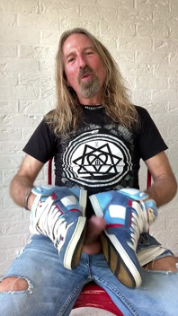 Longhairdude Wanks and Cums with Osiris Trainers, Torn Jeans, Tshirt