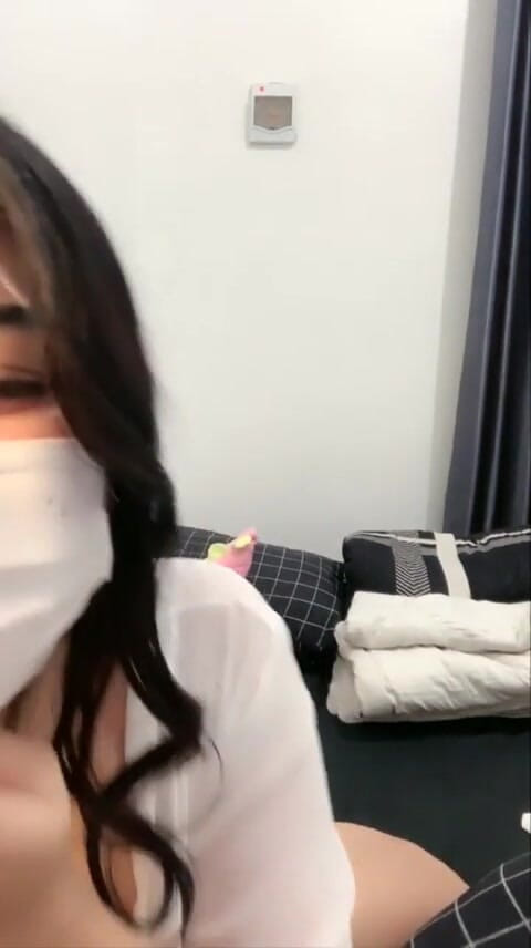 Chinita Wife: İnanılmaz derecede ateşli ve güzel kız mükemmel göğüslerini internette gösteriyor