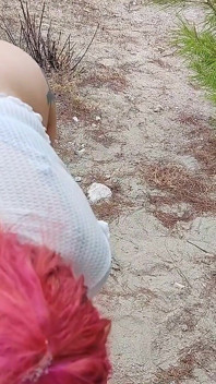 Riskanter outdoor-blowjob ficken doggystyle sperma im mund pissen