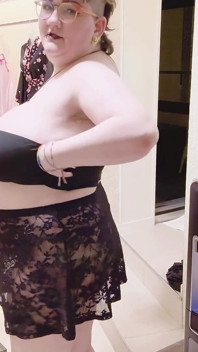 POV-rollenspiel: roomate will prüfen, ob ihr outfit versaut ist