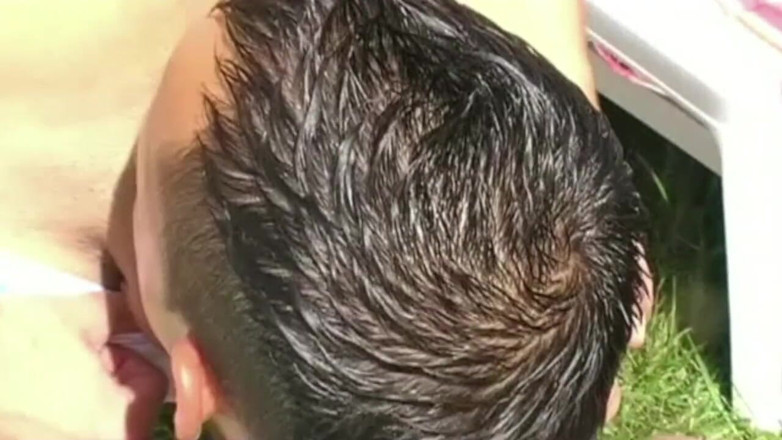 Crunch Boy: स्विमिंग पूल में उसके सबसे अच्छे दोस्त को चोदो
