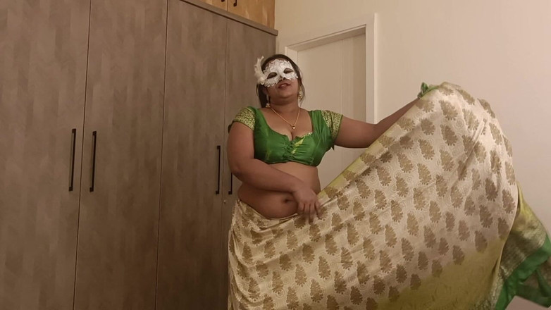 Spandana_Sweety: Velká kráska masturbuje