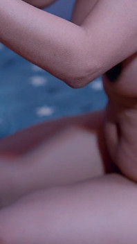 Bhabhi desi teruja untuk blowjob tegar di bilik peribadi