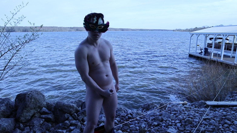 barenakedboy: Flexează-te și masturbează-te lângă lac
