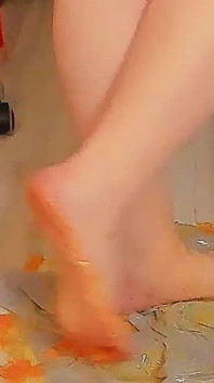 Mandarinky se mi roztají pod nohama, smyslný nepořádek do poslední kapky