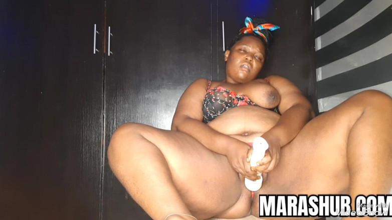 Mara Exotic: POV dik sexy zwarte babe poesje spelen