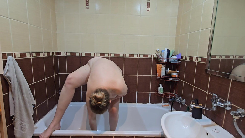 HNC Productions: Tetona Grandota Muestra Sus Grandes Tetas Naturales Y Se Afeita...