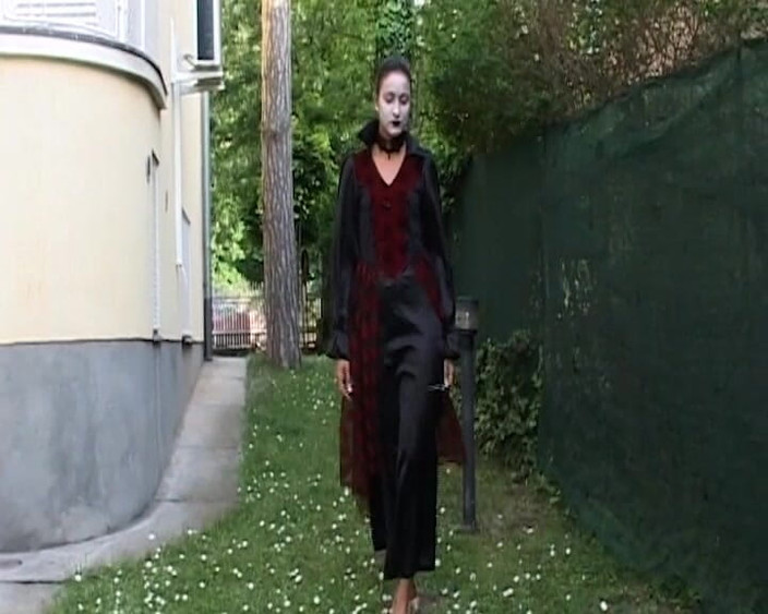 PURZEL HOT Clips: Sarışın Genç Kız Herkesin Içinde Vahşi Bir Şekilde Işiyor Yakın Çekim