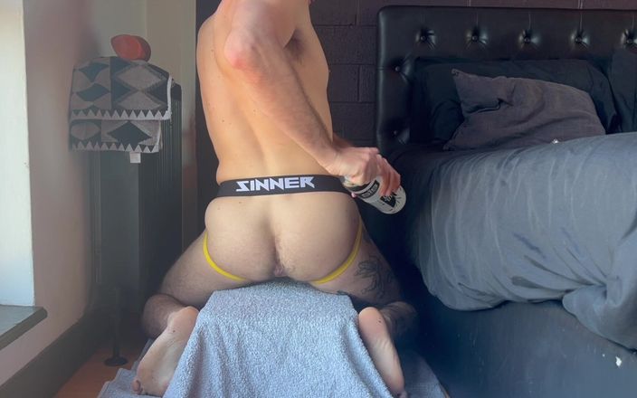 davidedpxxx: День рождения Bash: Растягивание моей толстой задницы торт с XXL Plug и фистингом