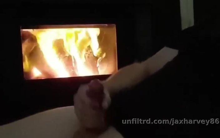 Jax harvey: Gemendo e afiando meu pau grosso com o fogo indo