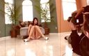 We heart Milfs: Büyük memeli esmer Brooke Haven porno video çekiyor