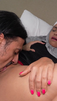Gadis Muslim Berhijab Dengan Toket Besar Pemalu Dientot Sama Abang Iparnya Sendiri