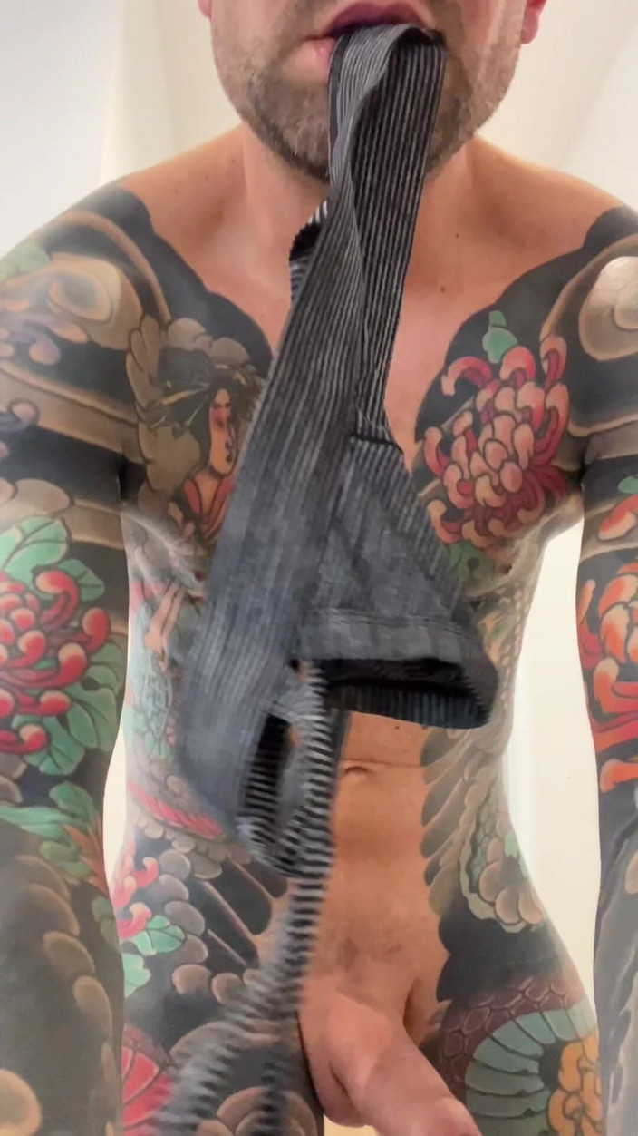 Juan Lucho Gay: Iberian Male Masturbates