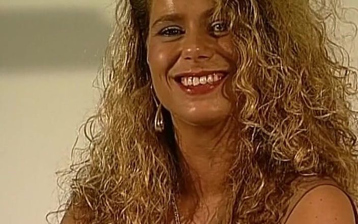 German's MILF: Alemã milf com corpo perfeito mostrando seus peitos