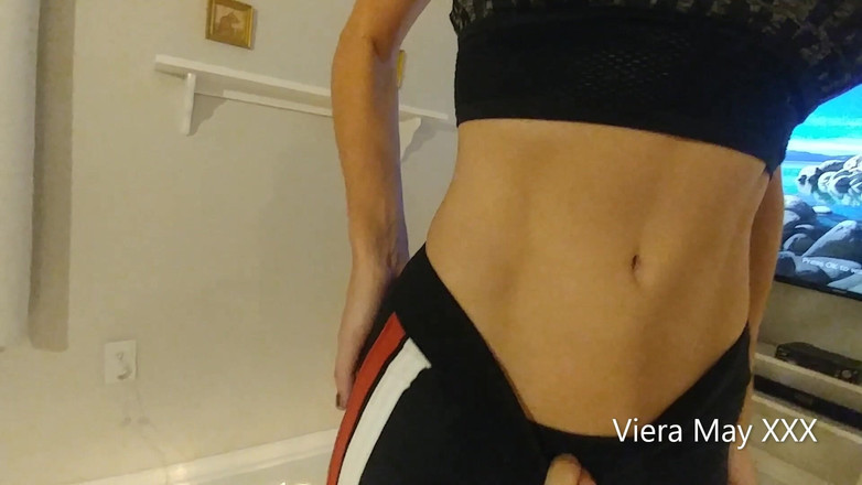 VieraMayXXX: 君は僕の腹筋を褒めて撫でている