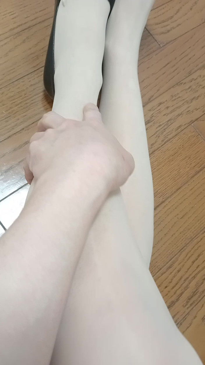 Mayumi Kanzaki: Ніжки з колготками