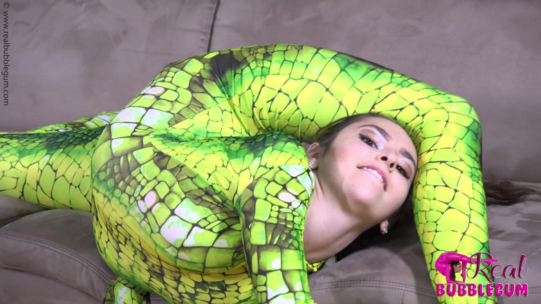 Flexilady: Spineless Lady in Shiny Green Catsuit