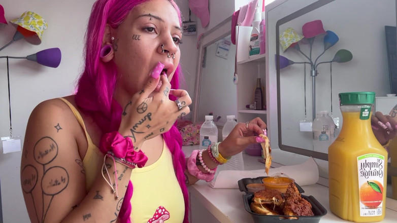 Nali Marie: Mukbang Hot Chicken Spicy Facestuffing Bimbo Overeating Petite Teen Eating...