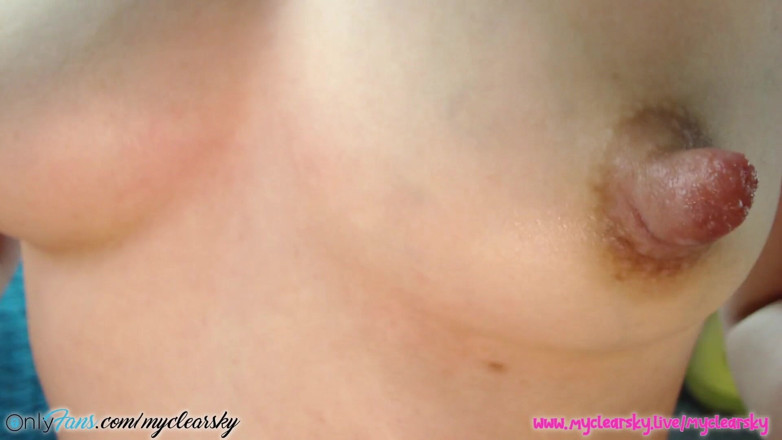 MyClearSky: Morena milf ordenha seus peitos